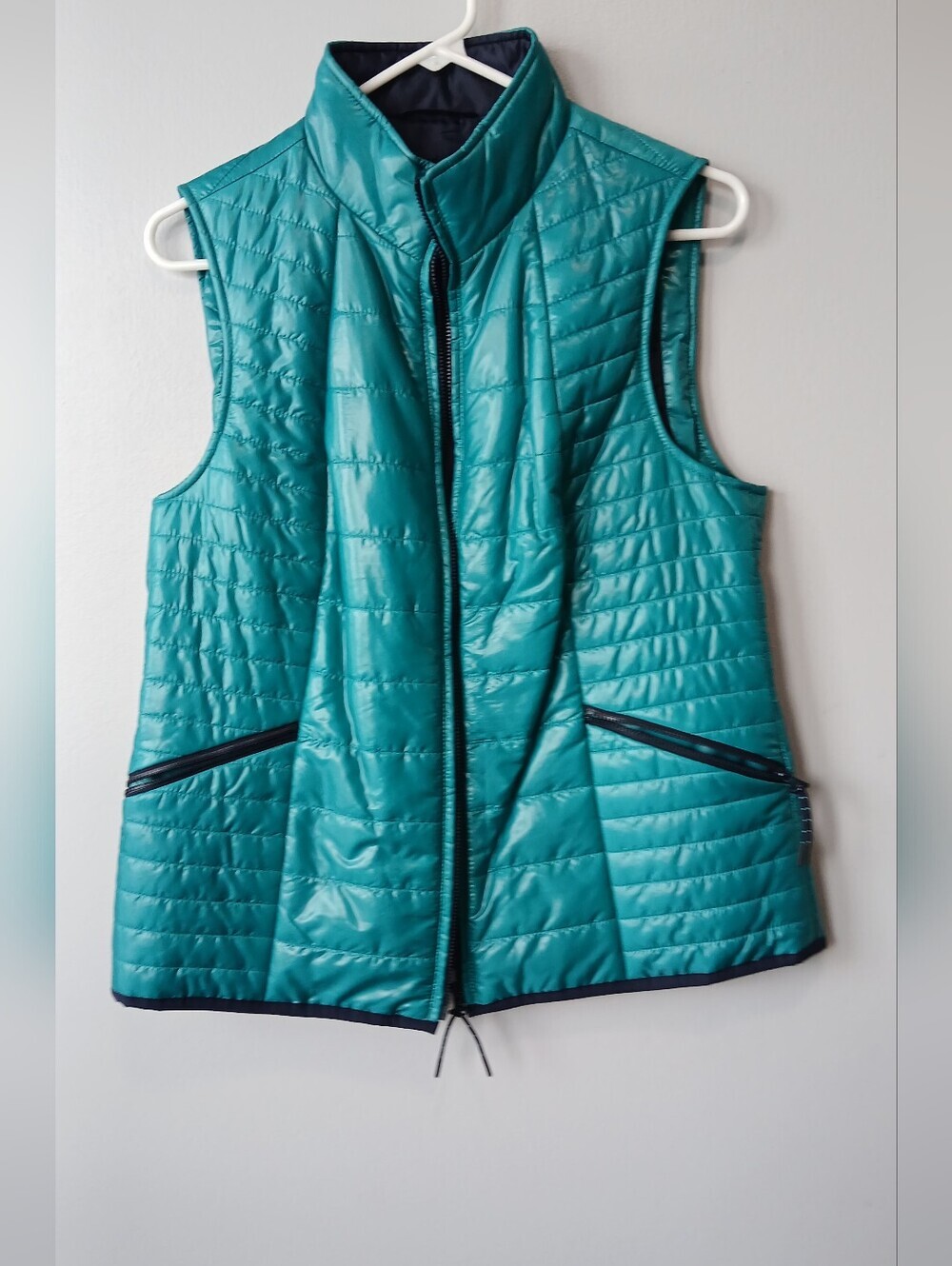 Talbot's Packable Puffer Vest Womens Medium Travel Hiking Granola Girl